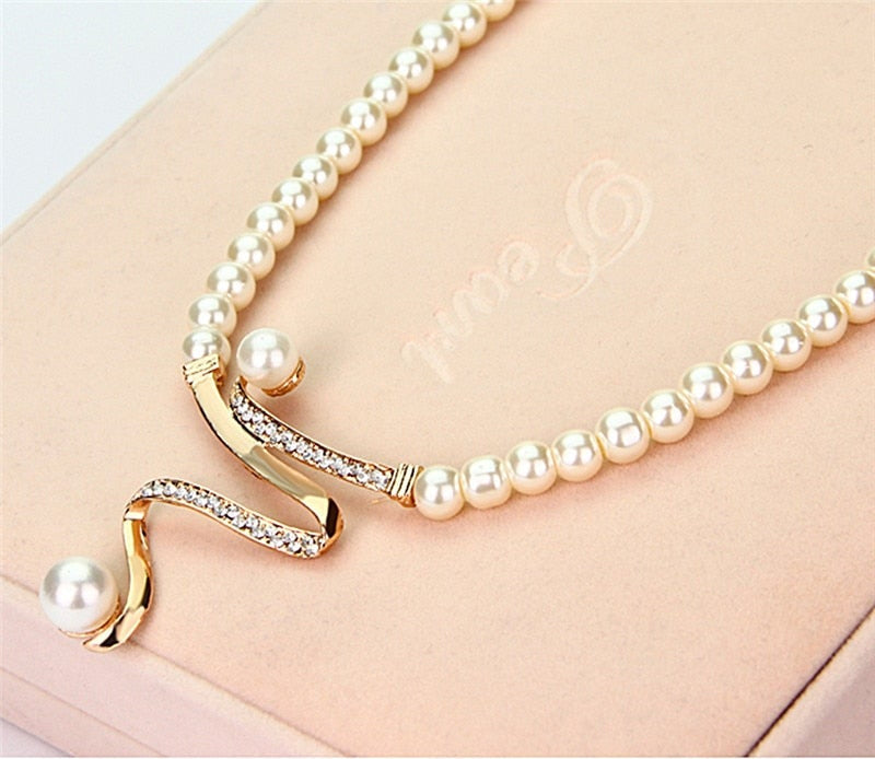 Conjunto Collar + Caravanas de Perlas Naturales