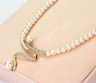 Conjunto Collar + Caravanas de Perlas Naturales
