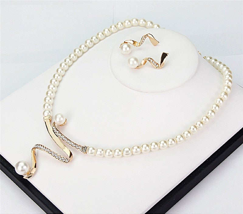 Conjunto Collar + Caravanas de Perlas Naturales