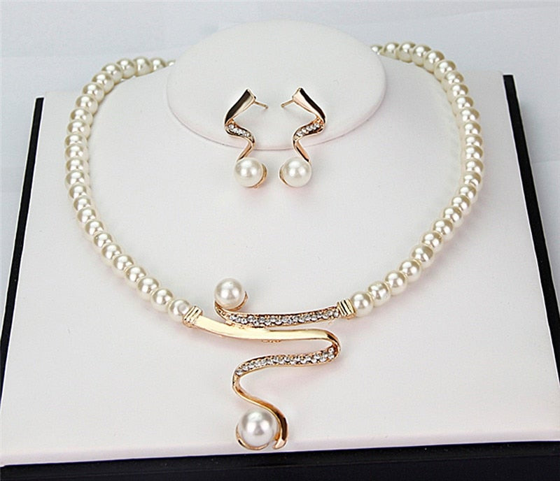 Conjunto Collar + Caravanas de Perlas Naturales