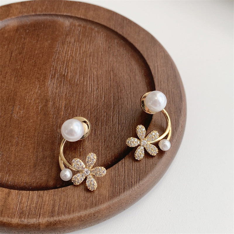 Caravanas Florales con Circonitas y Perlas en Oro