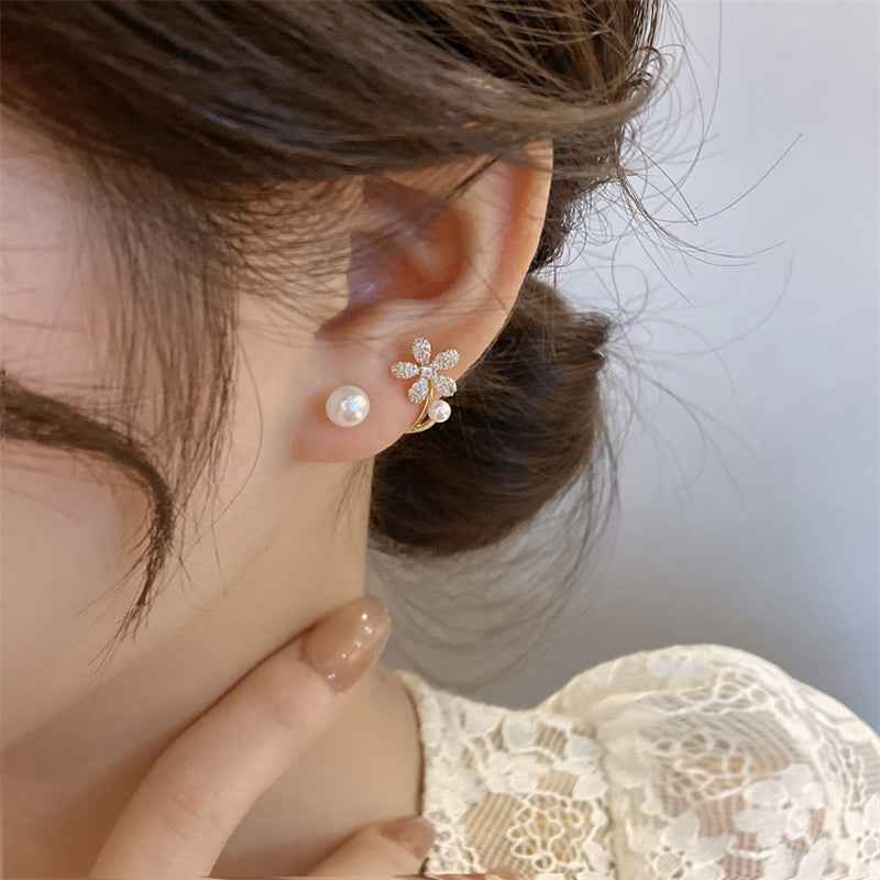 Caravanas Florales con Circonitas y Perlas en Oro