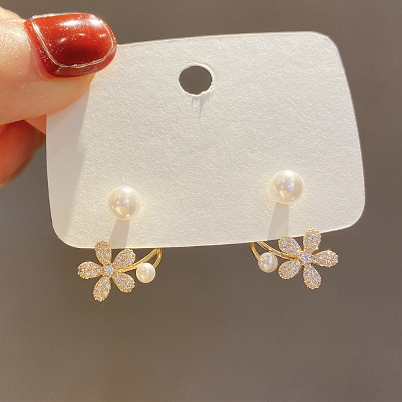 Caravanas Florales con Circonitas y Perlas en Oro