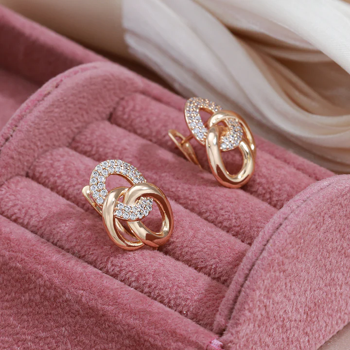 Caravanas Elegantes Brillantes en Oro