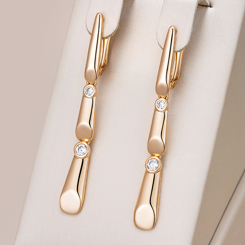 Caravanas Elegantes con Circonitas en Oro