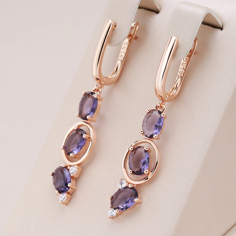 Elegantes Caravanas con Circonio Morado en Oro