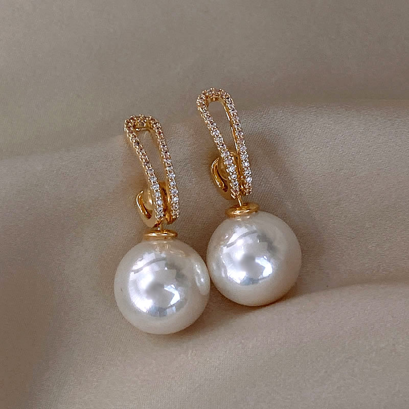 Elegantes Caravanas de Perlas con Circonitas
