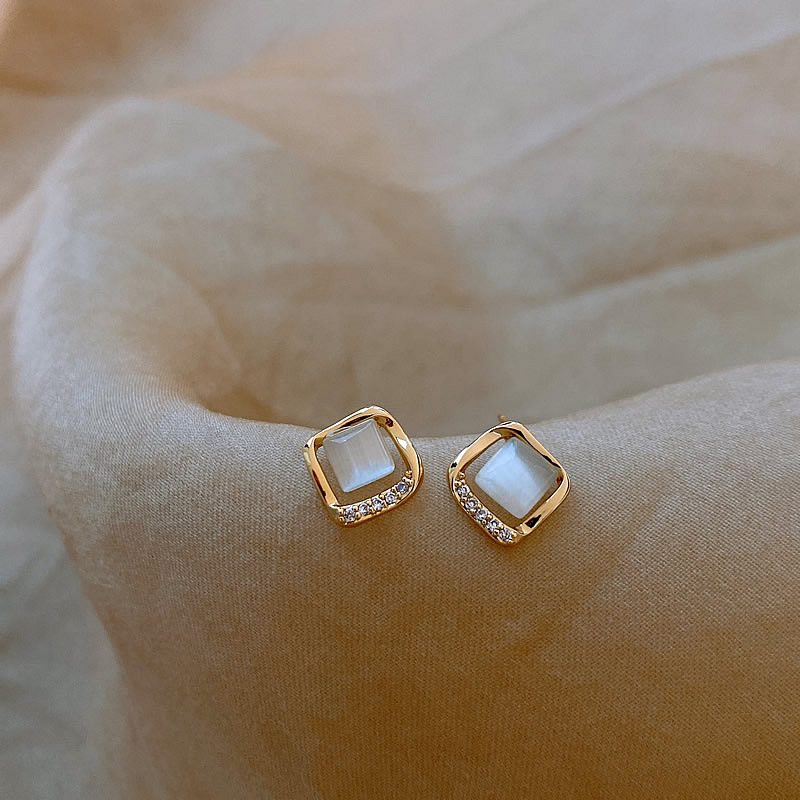 Elegantes Caravanas de Cristal de Luna Dorados
