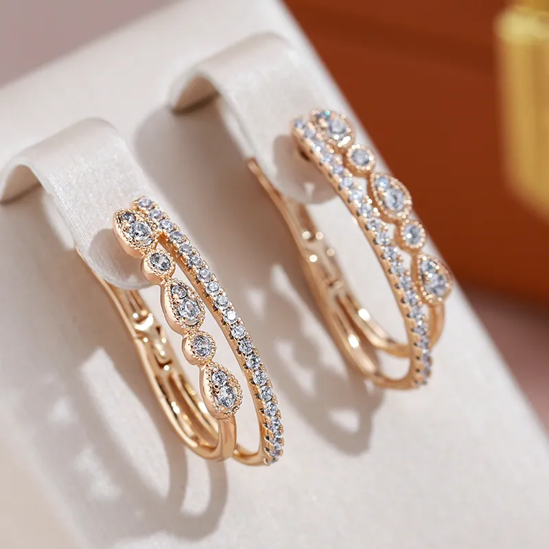 Elegantes Caravanas de Oro con Circonita