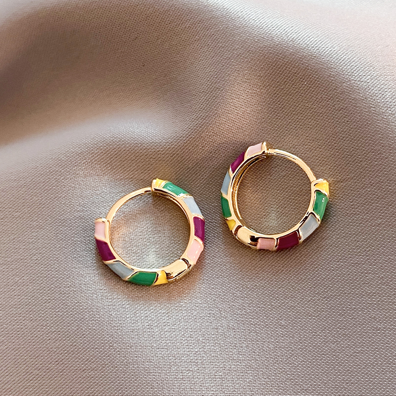 Elegantes Caravanas con Esmalte Multicolor en Oro