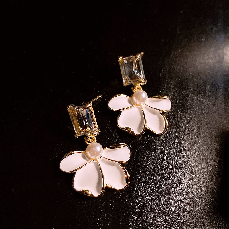 Caravanas de Perla con Pétalos de Oro Blanco