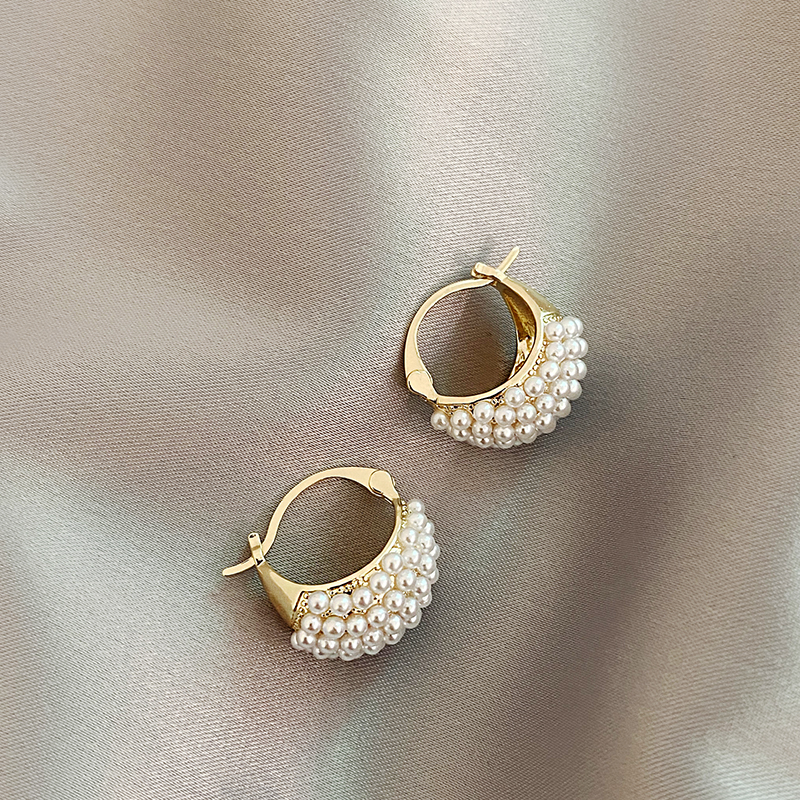 Elegantes Caravanas con Incrustaciones de Perlas