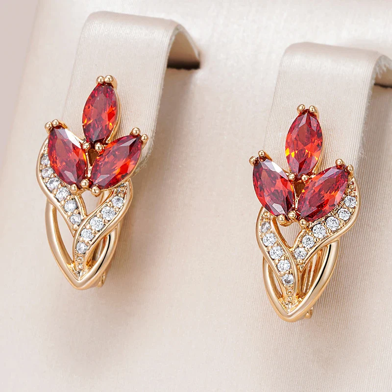 Caravanas de Flor de Circonio Rojo Elegante en Oro