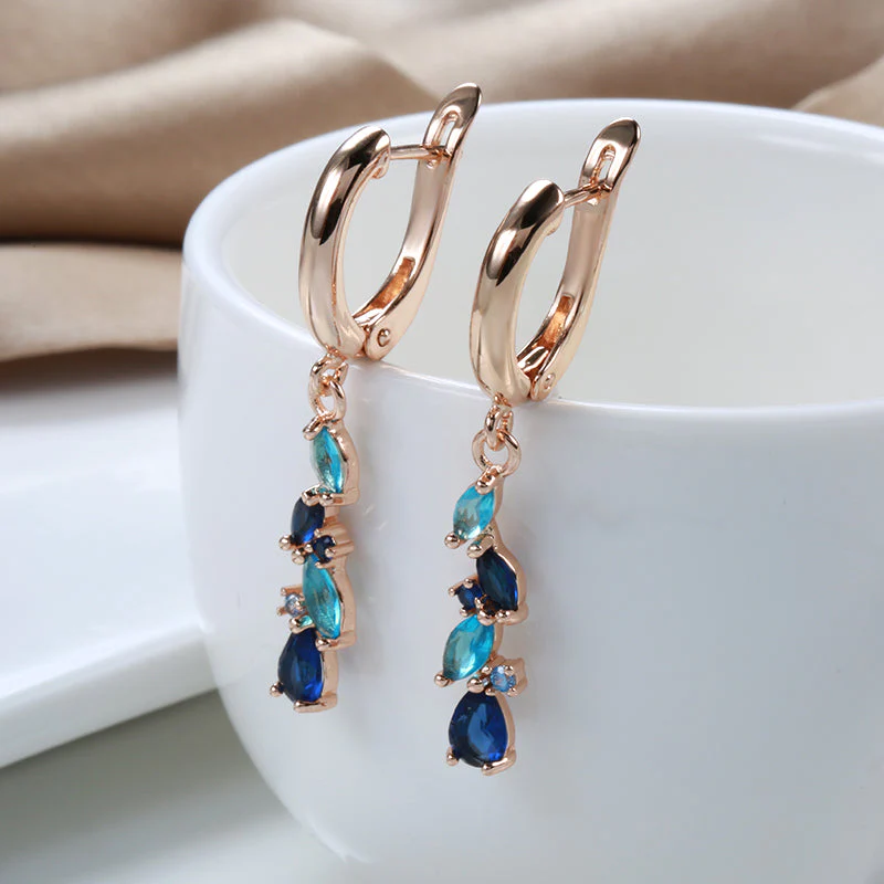 Caravanas Elegantes Circonitas Azules en Oro