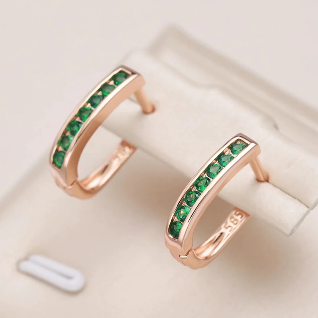 Caravanas Elegantes de Circonitas Verdes Incrustadas
