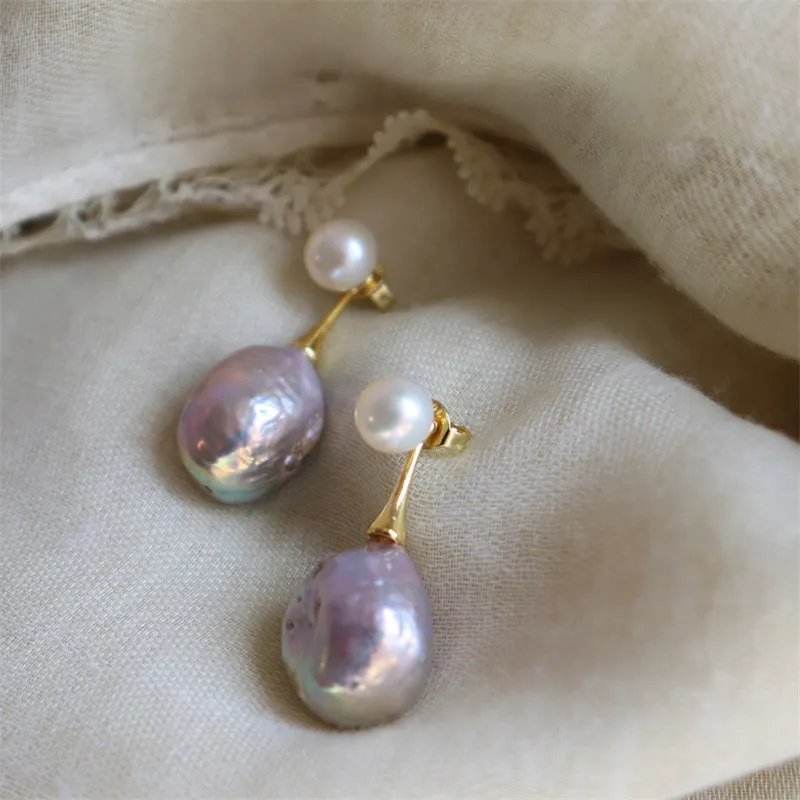 Elegantes Caravanas de Perlas Lilas