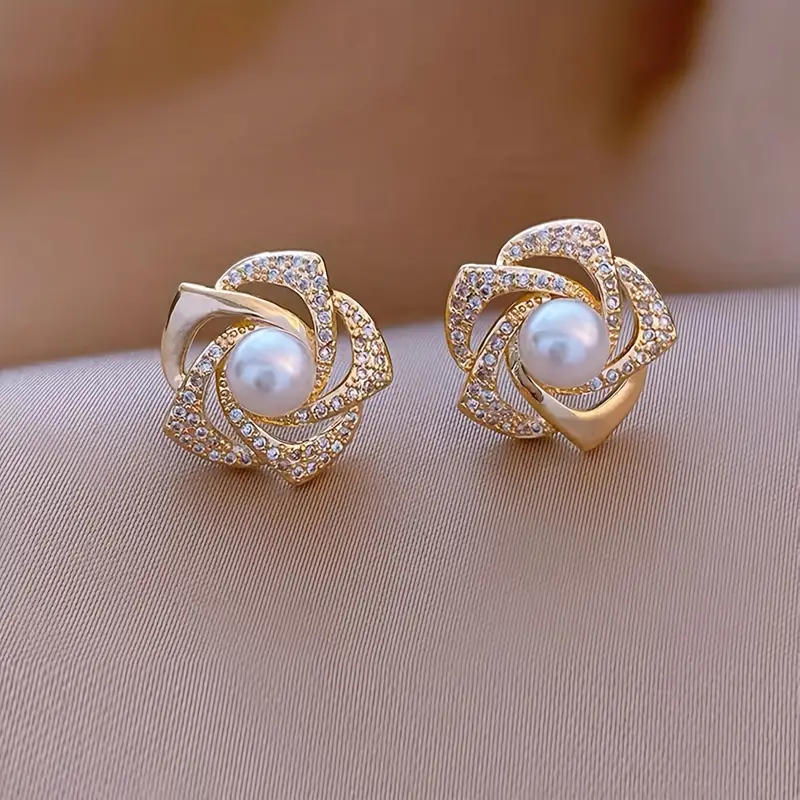 Elegantes Caravanas de Perlas en Espiral Brillantes