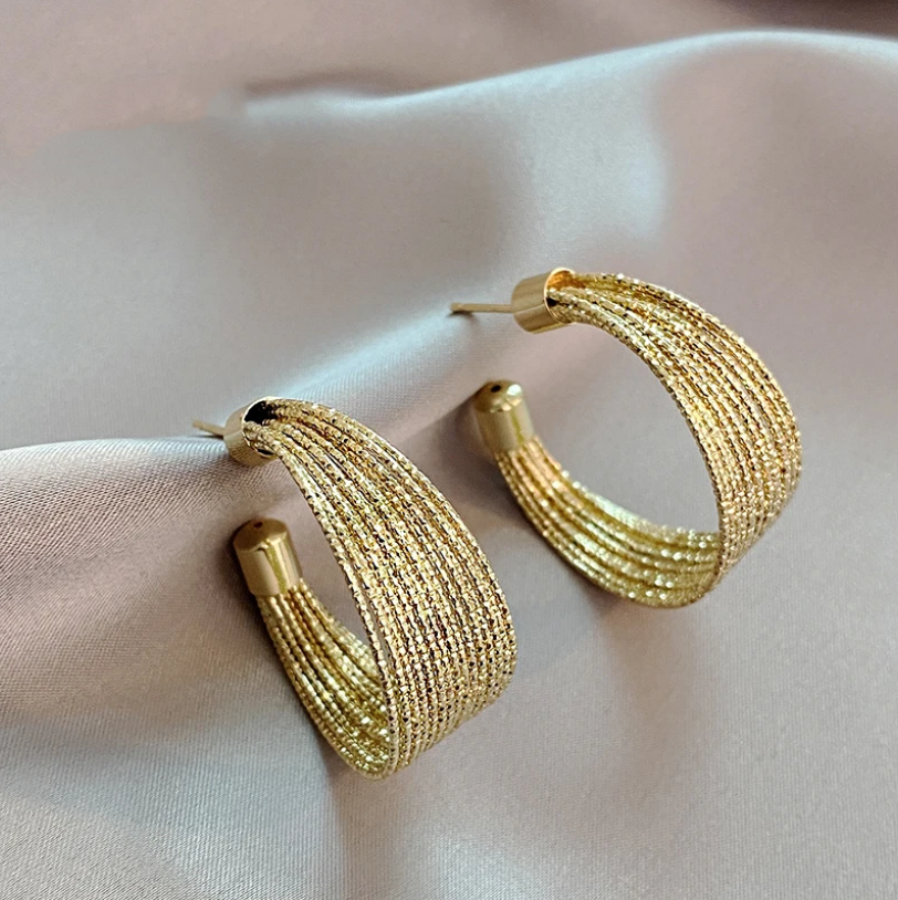 Elegantes Caravanas de Malla Dorados