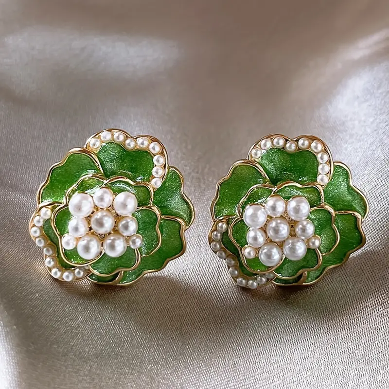 Caravanas Esmalte Verde con Perlas Elegantes
