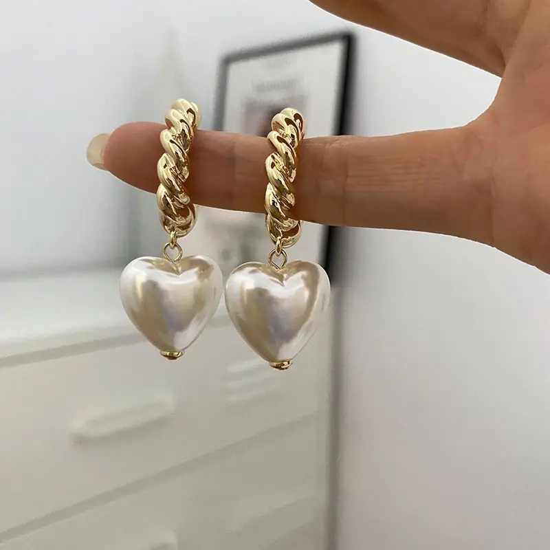 Caravanas Corazón de Perla Elegante