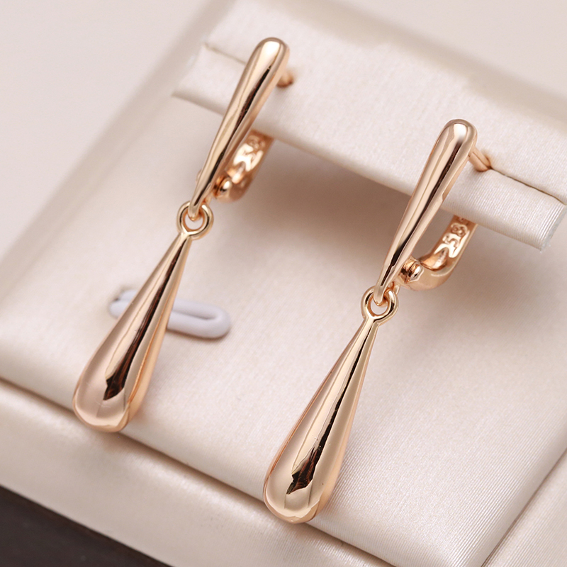 Elegantes Caravanas Gota de Agua Dorados