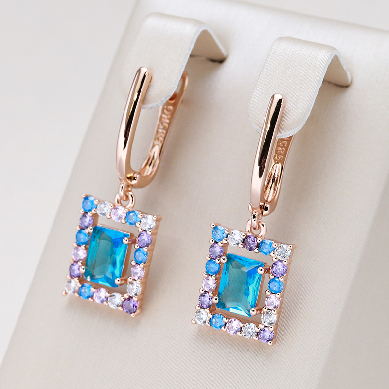 Elegantes Caravanas de Oro con Cristal Cúbico Azul
