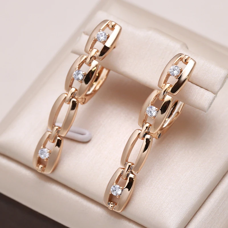 Elegantes Caravanas de Cadena de Circonitas en Oro